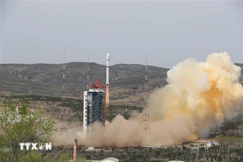 Tên lửa đẩy Trường Chinh 2D đưa 8 vệ tinh vào không gian tại Trung tâm Phóng vệ tinh Thái Nguyên ở tỉnh Sơn Tây, Trung Quốc, ngày 5/5/2022. (Ảnh: THX/TTXVN) 