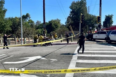 Cảnh sát phong tỏa hiện trường vụ nổ súng ở Los Angeles, bang California (Mỹ) ngày 25/7/2022. (Ảnh: The New York Times/TTXVN) 