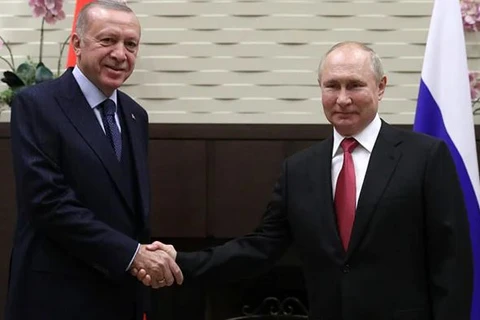 Tổng thống Nga Vladimir Putin (phải) và Tổng thống Thổ Nhĩ Kỳ Recep Tayyip Erdogan. (Nguồn: AFP) 