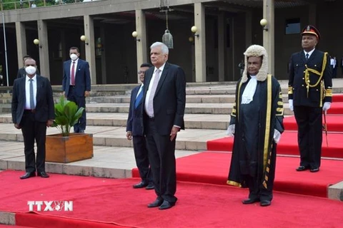 Tổng thống Sri Lanka Ranil Wickremesinghe (giữa, phía trước) tại lễ tuyên thệ nhậm chức ở Colombo, ngày 21/7/2022. (Ảnh: THX/TTXVN) 