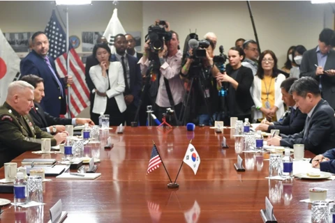 Quang cảnh cuộc hội đàm giữa Bộ trưởng Quốc phòng Mỹ Lloyd Austin và người đồng cấp Hàn Quốc Lee Jong-sup. (Nguồn: koreaherald.com) 
