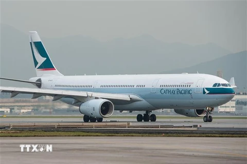 Máy bay của hãng hàng không Cathay Pacific tại sân bay quốc tế ở Hong Kong, Trung Quốc. (Ảnh: AFP/TTXVN) 