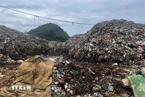 Bãi rác Núi Voi thuộc phường Đông Sơn, thị xã Bỉm Sơn, tỉnh Thanh Hóa. (Ảnh: Nguyễn Nam/TTXVN) 