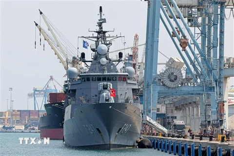 Khinh hạm Kemalreis của Thổ Nhĩ Kỳ neo tại cảng Haifa của Israel ngày 3/9/2022. (Ảnh: AFP/TTXVN) 