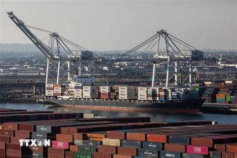 Cảng container hàng hóa ở Long Beach, California (Mỹ). Ảnh: AFP/TTXVN 