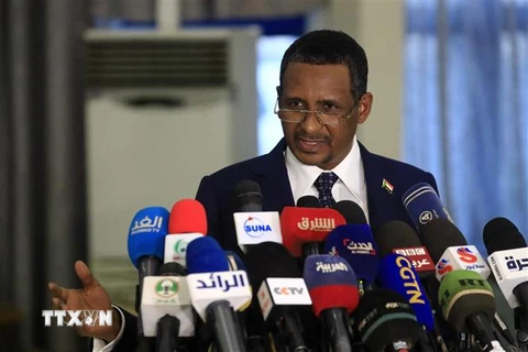 Tướng Mohamed Hamdan Dagalo của Sudan phát biểu tại cuộc họp báo ở Khartoum ngày 2/3/2022. (Ảnh: AFP/TTXVN) 