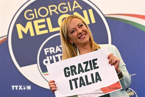 Lãnh đạo đảng Anh em Italy (FdI) Giorgia Meloni phát biểu tại Rome ngày 26/9/2022. (Ảnh: AFP/TTXVN) 
