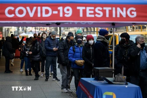 Một điểm xét nghiệm COVID-19 cho người dân tại New York, Mỹ. (Ảnh: AFP/TTXVN) 