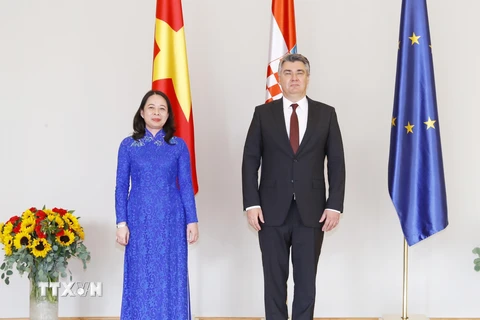 Tổng thống Croatia Zoran Milanovíc đón Phó Chủ tịch nước Võ Thị Ánh Xuân. (Ảnh: Lâm Khánh/TTXVN) 