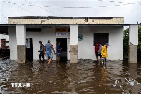 Một ngôi nhà bị ngập lụt do bão Ian tại Batabano, Cuba ngày 27/9/2022. (Ảnh: AFP/TTXVN) 