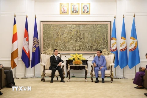 Chủ tịch Đảng Nhân dân Campuchia, Thủ tướng Vương quốc Campuchia Samdech Akka Moha Sena Padei Techo Hun Sen tiếp ông Võ Văn Thưởng, Ủy viên Bộ Chính trị, Thường trực Ban Bí thư. (Ảnh: Vũ Hùng/TTXVN) 