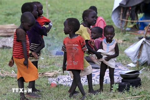 Trẻ em tại một trại tị nạn ở al-Qanaa, Nam Sudan. (Ảnh: AFP/TTXVN)