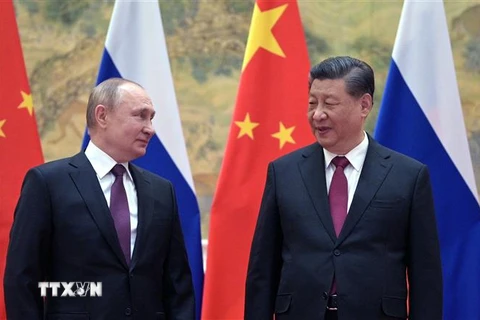 Tổng thống Nga Vladimir Putin (trái) và Chủ tịch Trung Quốc Tập Cận Bình tại cuộc gặp ở Bắc Kinh, ngày 4/2/2022. (Ảnh: AFP/TTXVN)