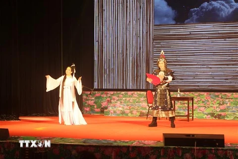 Trích đoạn cải lương "Lục Vân Tiên" do nghệ sỹ Nhà hát Ca múa nhạc dân tộc Bông Sen Thành phố Hồ Chí Minh biểu diễn. (Ảnh: Bích Huệ/TTXVN) 