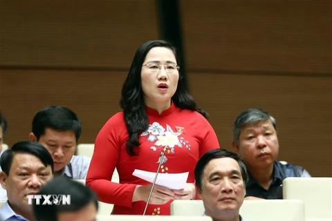 Đại biểu Quốc hội tỉnh Bình Dương Nguyễn Thị Ngọc Xuân phát biểu. (Ảnh: Phạm Kiên/TTXVN)