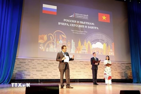 Đại sứ Việt Nam tại Liên bang Nga Đặng Minh Khôi phát biểu tại buổi lễ. (Nguồn: TTXVN)
