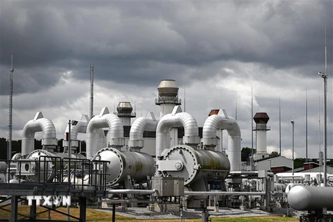 Hệ thống đường ống tại trạm OGE, một trong những trạm trung chuyển khí đốt lớn nhất châu Âu, ở Werne, Đức. (Ảnh: AFP/TTXVN) 