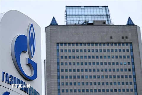 Biểu tượng Tập đoàn năng lượng Gazprom tại Moskva, Nga. (Ảnh: AFP/TTXVN)