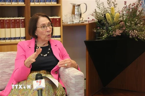 Chủ tịch Thượng viện Australia Sue Lines trả lời phỏng vấn của TTXVN. (Ảnh: Thanh Tú/TTXVN)