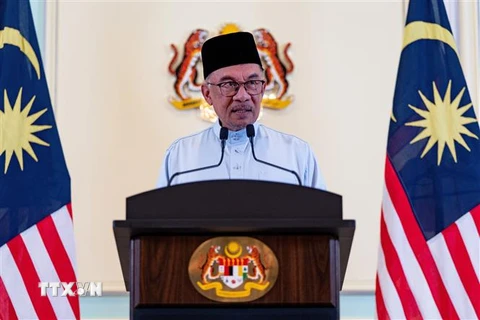 Thủ tướng Malaysia Anwar Ibrahim phát biểu sau khi công bố thành phần nội các mới tại Putrajaya, Malaysia, ngày 2/12/2022. (Ảnh: THX/TTXVN)