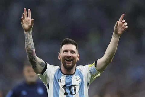 Messi và người Argentina ăn mừng cuồng nhiệt sau khi vào chung kết