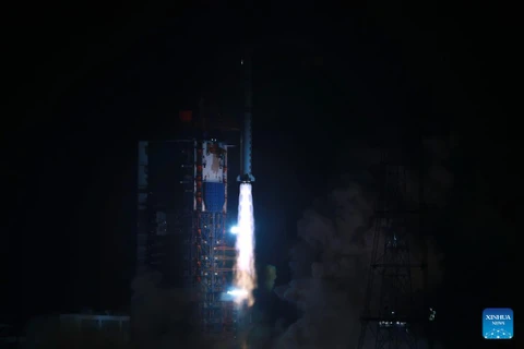 Vụ phóng được thực hiện lúc 2h25 ngày 15/12 (giờ Bắc Kinh) từ Trung tâm Phóng vệ tinh Tây Xương ở tỉnh Tứ Xuyên phía Tây Nam. (Nguồn: Tân Hoa xã) 