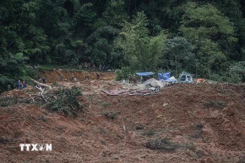 Hiện trường vụ sạt lở đất ở bang Selangor, Malaysia ngày 16/12/2022. (Ảnh: AFP/TTXVN)