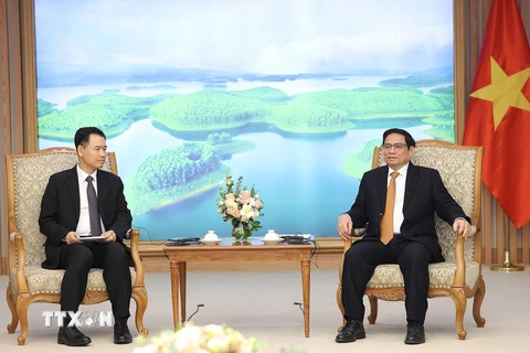Thủ tướng Phạm Minh Chính tiếp Bộ trưởng Bộ Công Thương Lào Malaythong Kommasith. (Ảnh: Dương Giang/TTXVN)