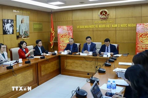 Lãnh đạo Ủy ban Nhà nước về người Việt Nam ở nước ngoài báo cáo về tình hình kiều bào trong năm qua. (Ảnh: Lâm Khánh/TTXVN)