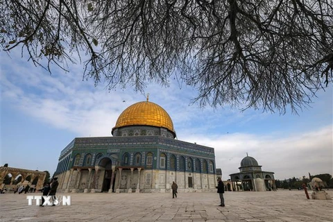 Nhà thờ Mái vòm tại đền thờ Hồi giáo Al-Aqsa (mà Israel gọi là Núi Đền) ở Thánh địa Jerusalem. (Ảnh: AFP/TTXVN)