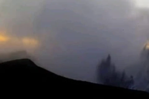 Núi lửa Marapi bắt đầu phun tro bụi vào ngày 7/1. (Nguồn: PVMBG)