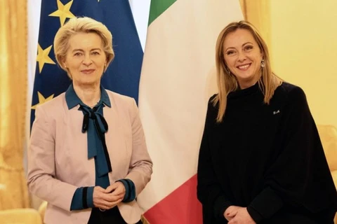 Thủ tướng Italy Giorgia Meloni (phải) và Chủ tịch Ủy ban châu Âu (EC) Ursula von der Leyen. (Nguồn: EPA/EFE)