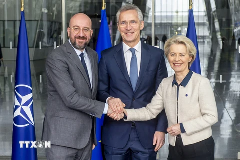 Tổng thư ký Tổ chức Hiệp ước Bắc Đại Tây Dương (NATO) Jens Stoltenberg (giữa), Chủ tịch Hội đồng châu Âu Charles Michel (trái) và Chủ tịch Ủy ban châu Âu (EC) Ursula von der Leyen. (Nguồn: NATO)