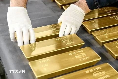 Ngày 20/7/2022, các nước thành viên Liên minh châu Âu (EU) đã nhất trí gói trừng phạt thứ 7 nhằm vào Nga, trong đó cấm nhập khẩu vàng của nước này và phong tỏa tài sản của ngân hàng lớn nhất Nga Sberbank. Lệnh trừng phạt dự kiến có hiệu lực từ ngày 21/7. 
