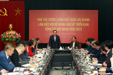Phó Thủ tướng Trần Lưu Quang làm việc với Bộ Ngoại giao. (Nguồn: VGP) 