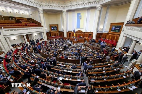 Toàn cảnh một phiên họp Quốc hội Ukraine ở Kiev. (Ảnh: AFP/TTXVN)