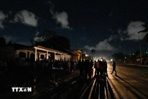 Cảnh mất điện tại La Habana, Cuba, ngày 30/9/2022. (Ảnh: AFP/TTXVN)