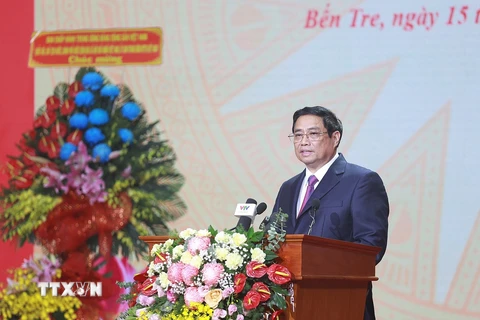 Thủ tướng Phạm Minh Chính đọc diễn văn kỷ niệm 110 năm ngày sinh đồng chí Huỳnh Tấn Phát. (Ảnh: Dương Giang/TTXVN)