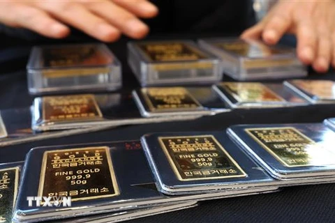 Vàng miếng được bày bán tại Sàn giao dịch ở Seoul, Hàn Quốc, ngày 4/1/2023. (Ảnh: Yonhap/TTXVN)