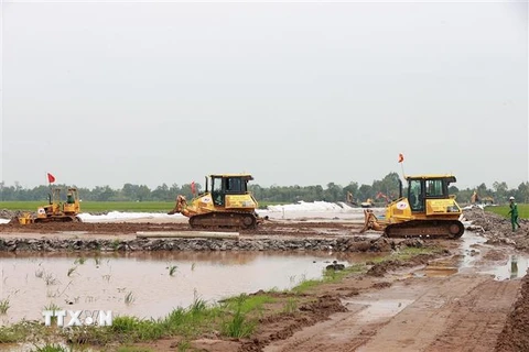 Một số dự án thành phần của các dự án giao thông lớn vẫn chưa đáp ứng tiến độ yêu cầu. (Ảnh: Dương Giang/TTXVN)