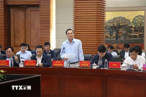 Chủ tịch Ủy ban Nhân dân thành phố Hải Phòng Nguyễn Văn Tùng phát biểu tại buổi làm việc. (Ảnh: Hoàng Ngọc/TTXVN)