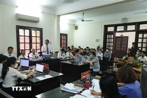 Quang cảnh phiên tòa xét xử 3 bị cáo trong vụ sập giàn giáo làm 4 người chết ở công trình 16A Nguyễn Công Trứ, Hà Nội, tại Tòa án Nhân dân quận Hai Bà Trưng hôm 28/6/2022. (Ảnh: Kim Anh/TTXVN)