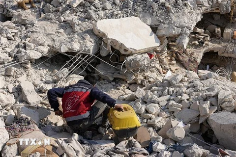 Cảnh đổ nát sau trận động đất tại Jindayris, tỉnh Aleppo, Syria. (Ảnh: AFP/TTXVN)