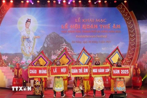 Biểu diễn nghệ thuật tại Lễ hội Quán Thế Âm Ngũ Hành Sơn. (Ảnh: Trần Lê Lâm/TTXVN)
