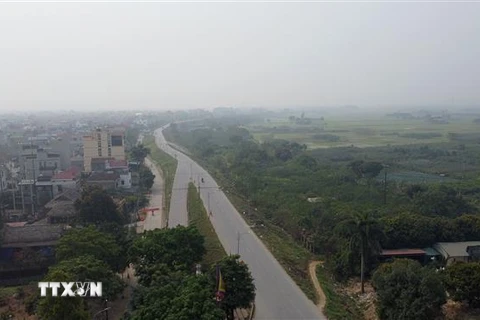 Đến đầu tháng 3/2023, huyện Hoài Đức (Hà Nội) đã chi trả được hơn 678 tỷ đồng cho 2.473 hộ dân có đất và tài sản trên đất nằm trong chỉ giới thu hồi phục vụ dự án Vành đai 4-Vùng Thủ đô. (Ảnh: Huy Hùng/TTXVN)