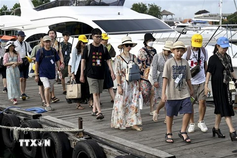 (Tư liệu) Khách du lịch tại Bali, Indonesia, ngày 25/1/2023. Ảnh: AFP/ TTXVN 