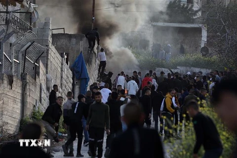 Người biểu tình Palestine đụng độ với quân đội Israel tại Jenin, phía bắc Bờ Tây, ngày 7/3/2023. (Ảnh: THX/TTXVN)