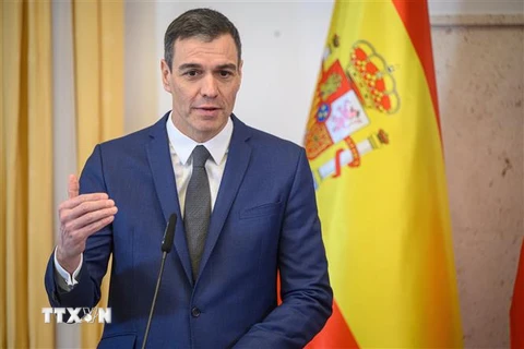 Thủ tướng Tây Ban Nha Pedro Sanchez phát biểu tại Brdo Castle, ngày 17/2/2023. (Ảnh: AFP/TTXVN)