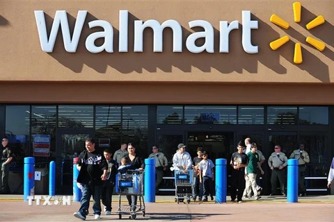 Cửa hàng của tập đoàn bán lẻ Walmart ở Paramount, California, Mỹ. (Ảnh: AFP/TTXVN)