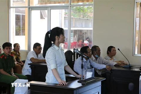 Bị cáo Tạ Yến Oanh tại phiên tòa. (Ảnh: Tuấn Kiệt/TTXVN)